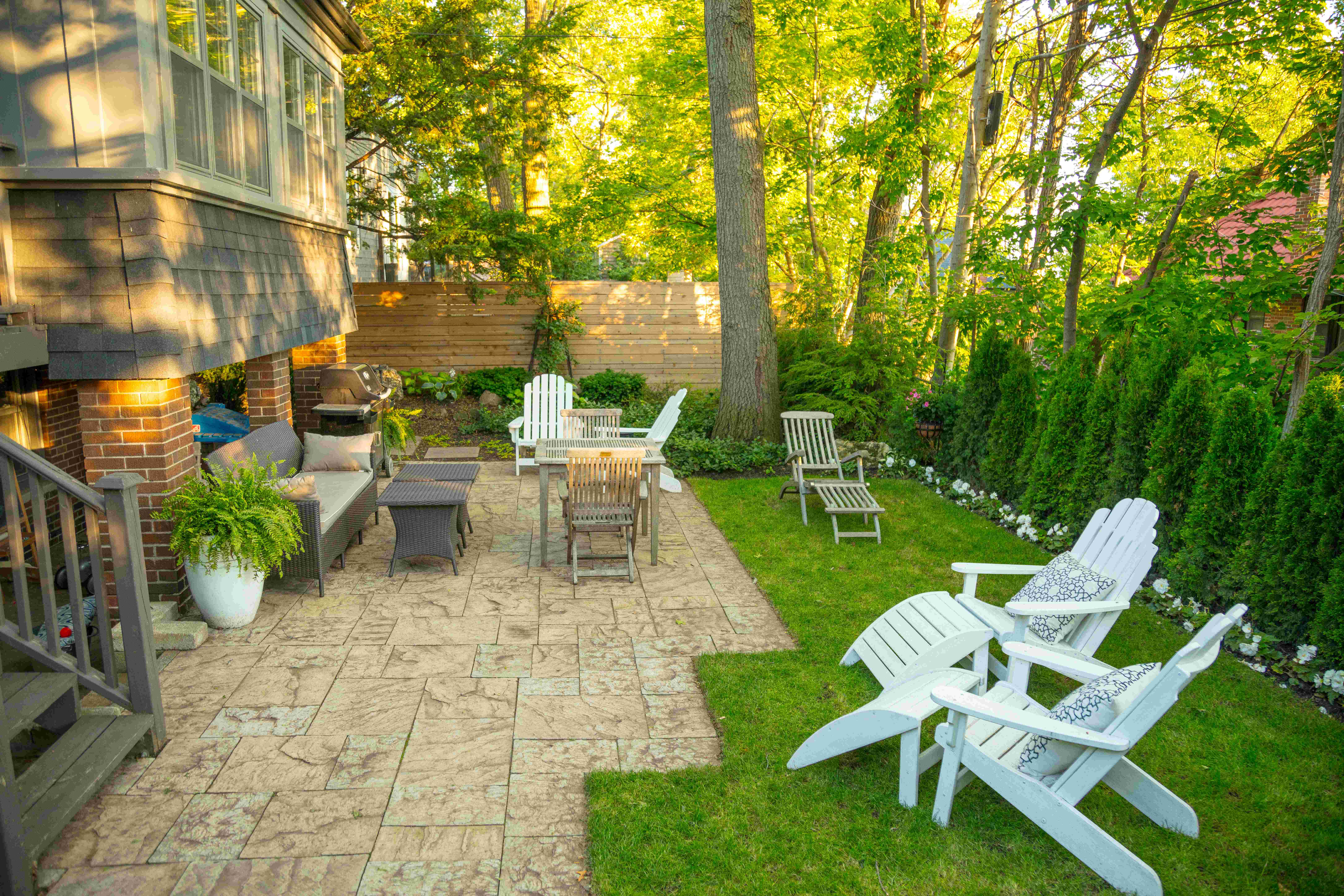 Side angle of the backyard showing many spots to lounge and enjoy the backyard