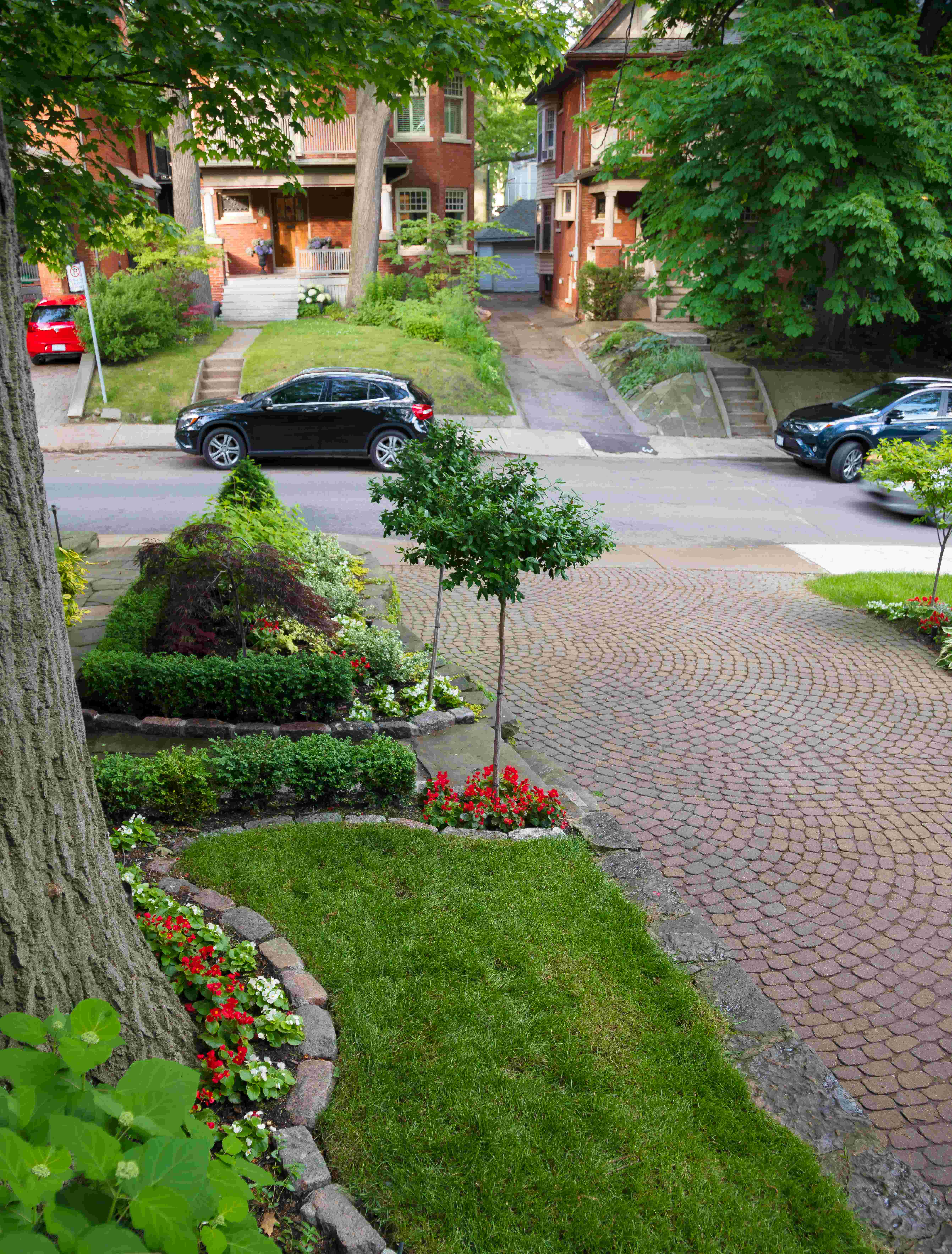 Lawn and Garden beds out front with cobbled driveway
