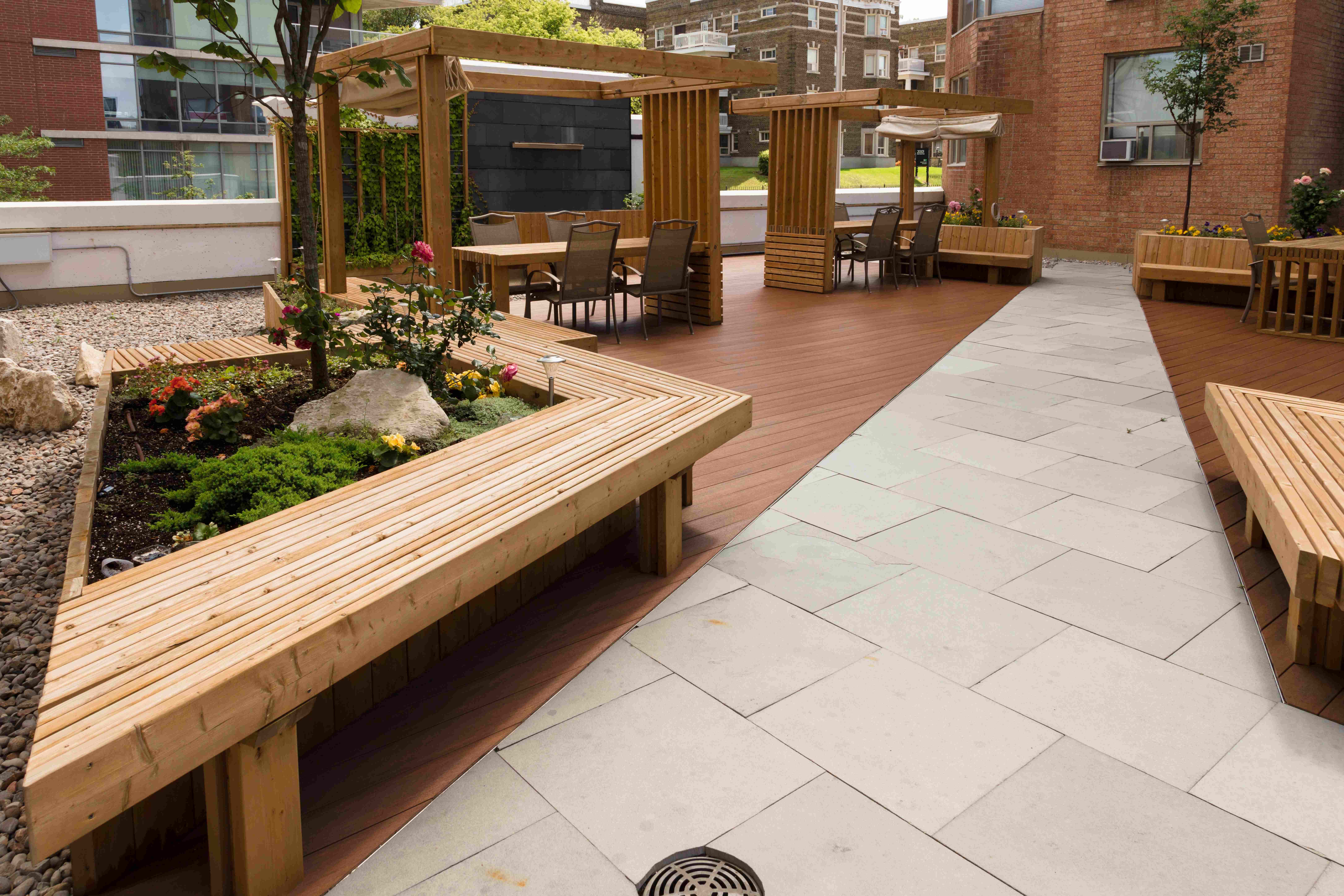 Central Deck with rooftop seating areas