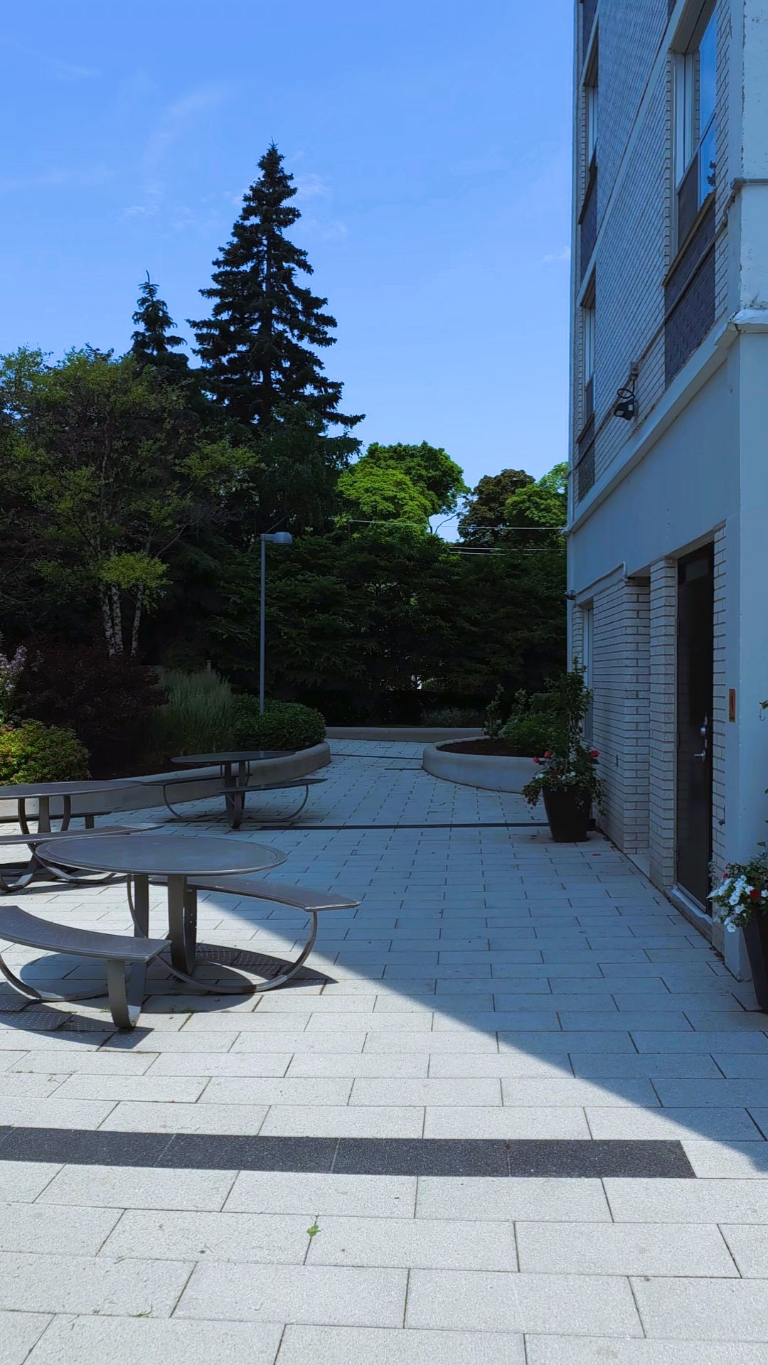 225 Davisville Condominium Grounds Maintenance
